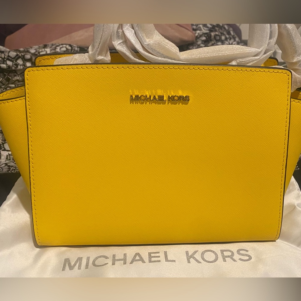 Michael Kors Selma Medium Saffiano Leather Crossbody Bag